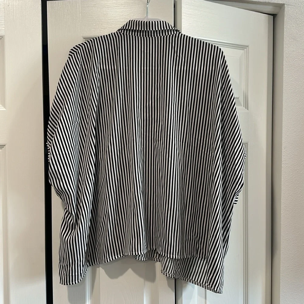 Oversized striped black and white button down shirt. Size xl shirt sleeve shirt - Picture 6 of 6